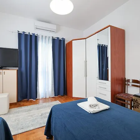 Апартаменти One Bedroom Dragica