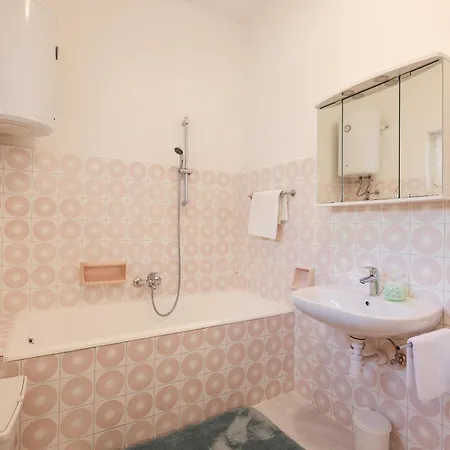 Апартаменти One Bedroom Dragica Задар