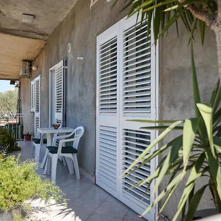 Апартаменти One Bedroom Dragica