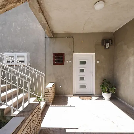 One Bedroom Dragica Zara
